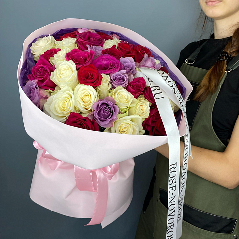 51 Микс Роз. "Мадам Церайс", "Атена", "Найтингейл", "Ред Наоми" (Белая, Красная, Розовая, Сиреневая) 40 см